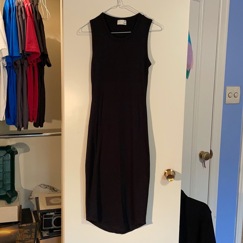 Wilfred sleeveless body-hugging black dress